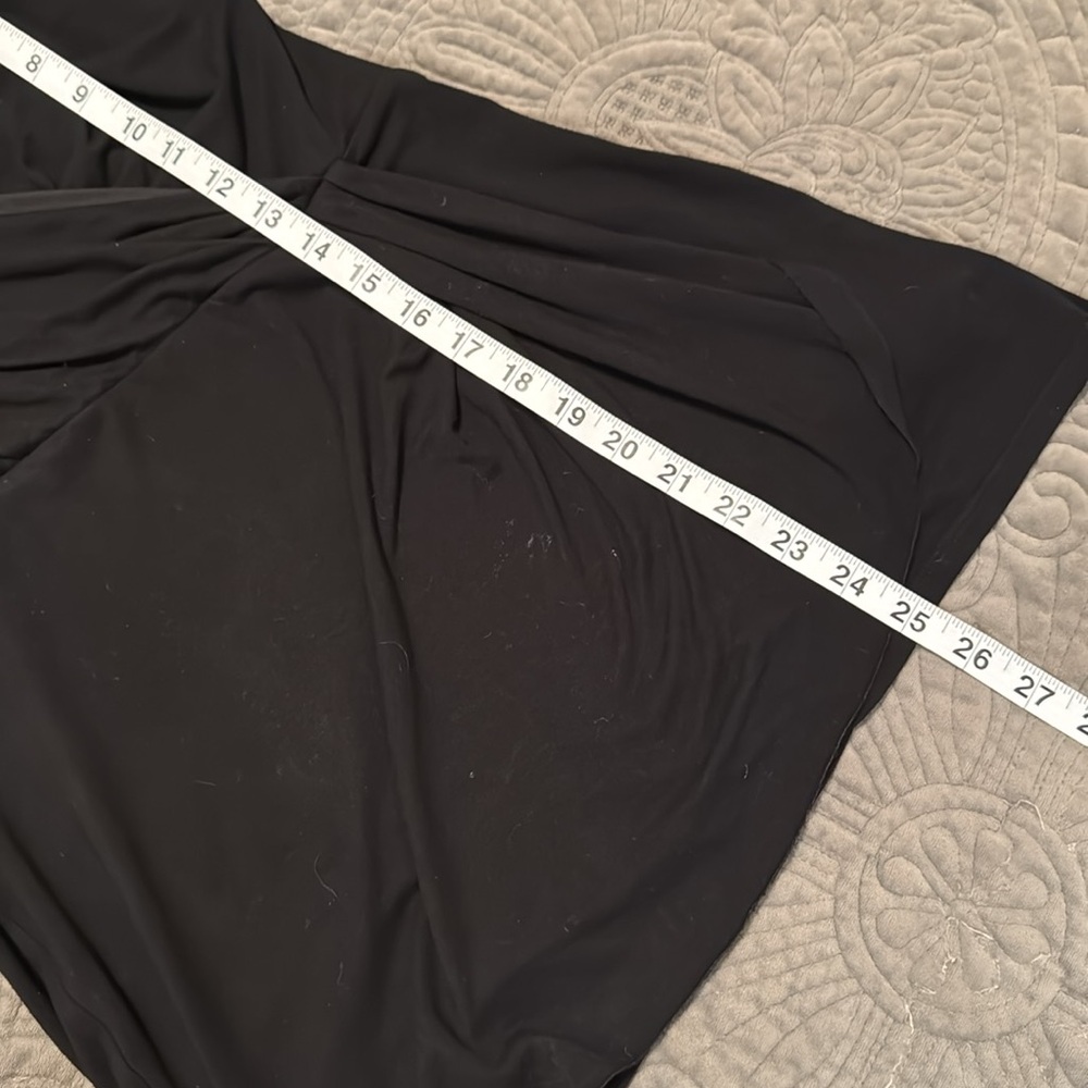 WHITE HOUSE BLACK MARKET Top. Size Large - Picture 10 of 10
